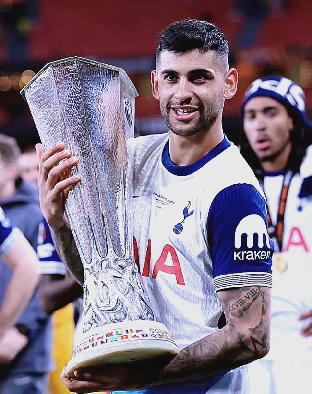 关于欧超杯窗口期走向成谜；罗马外线爆发；质疑声仍在；赛季目标并未改变的信息